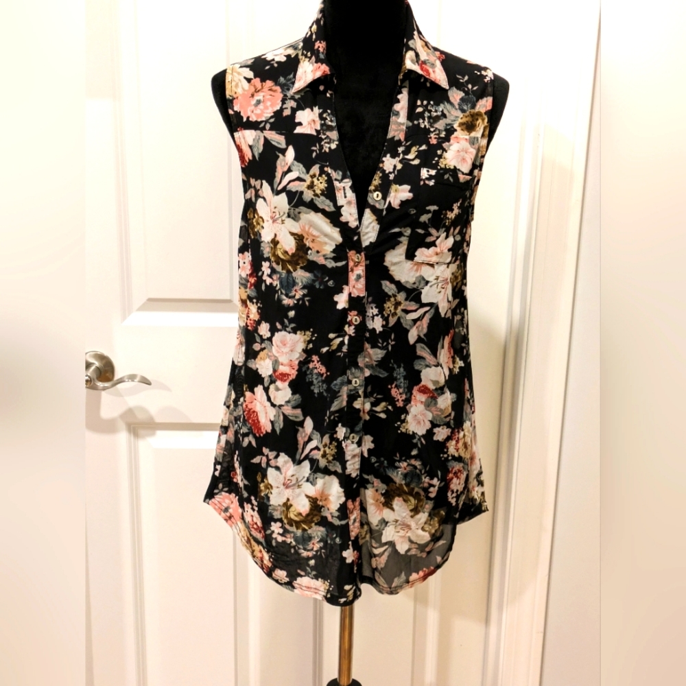 Amber Women's Black Floral Sleeveless Button Front Sleeve Size M